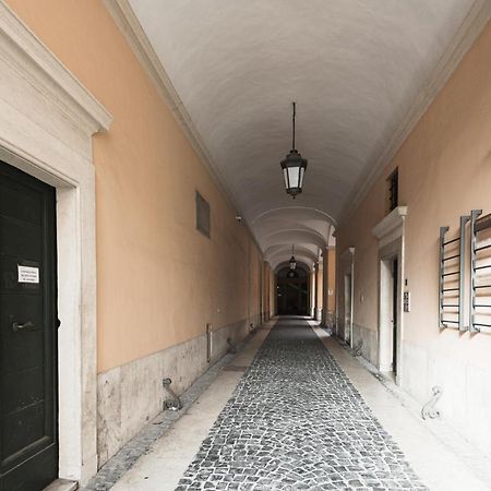 Charming Penthouse In Piazza Venezia With Terrace Appartement Rome Buitenkant foto