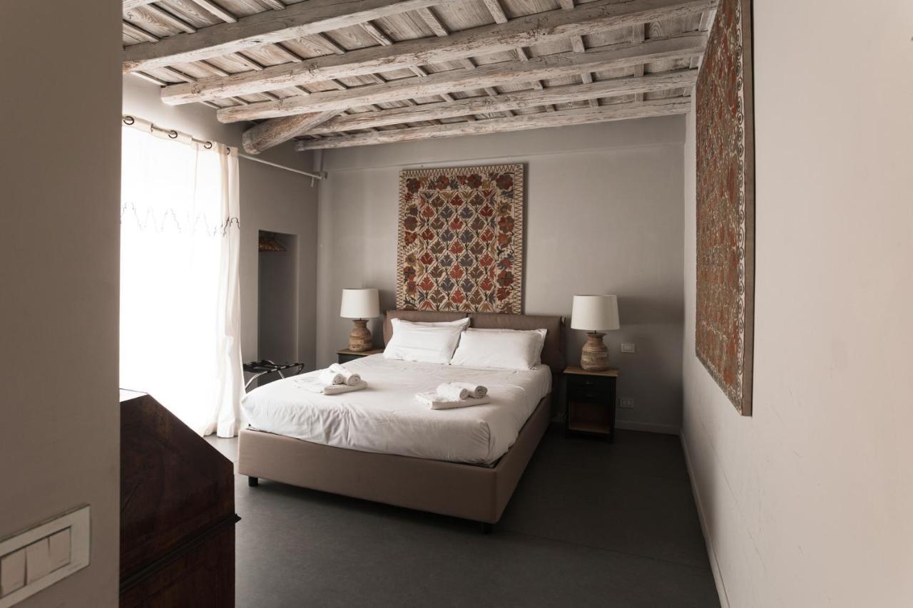 Charming Penthouse In Piazza Venezia With Terrace Appartement Rome Buitenkant foto