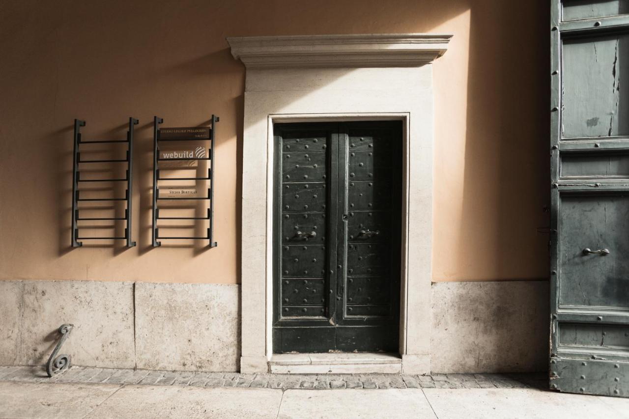 Charming Penthouse In Piazza Venezia With Terrace Appartement Rome Buitenkant foto