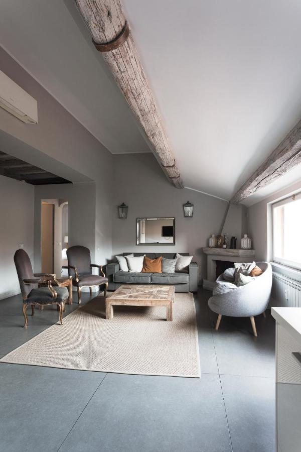 Charming Penthouse In Piazza Venezia With Terrace Appartement Rome Buitenkant foto